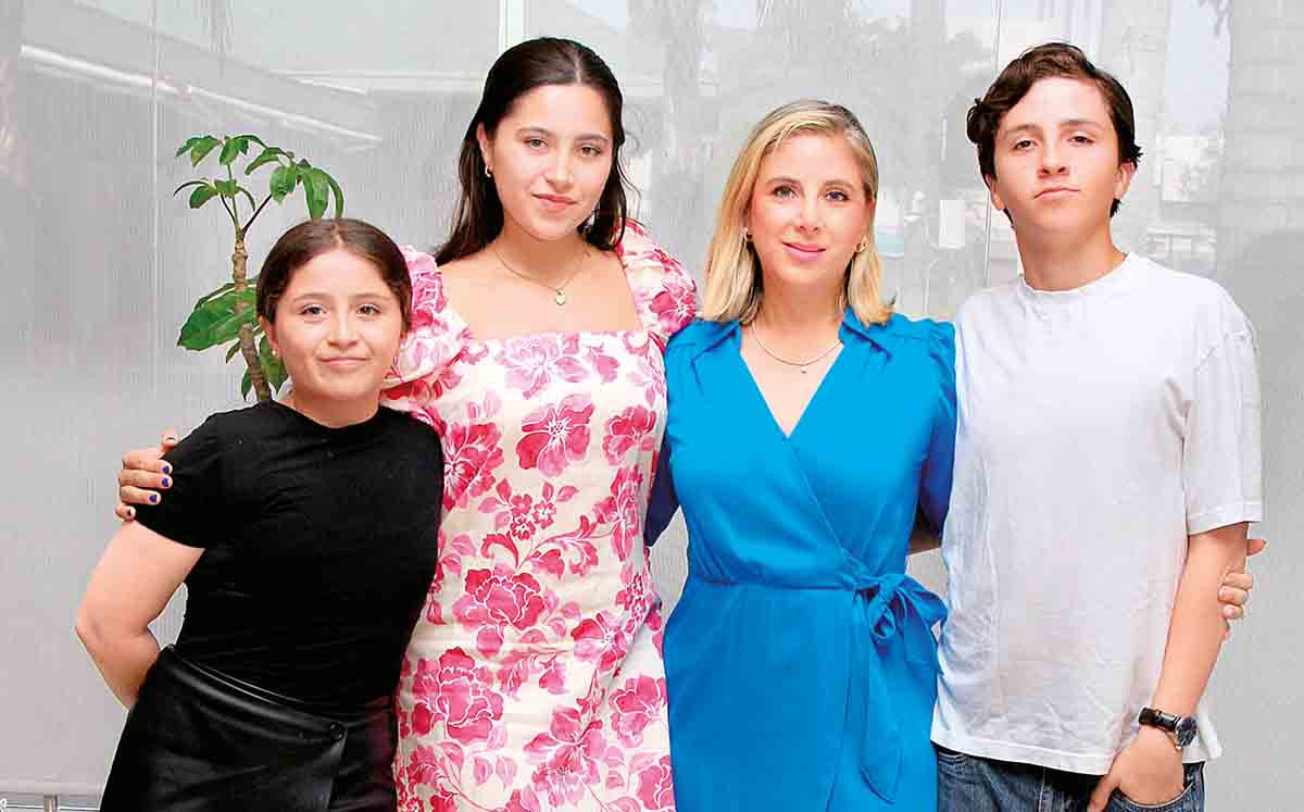 CARMEN ELIZONDO, ANDREA ELIZONDO, ANDREA LEAL Y LEANDRO ELIZONDO degustaron de un exquisito buffet