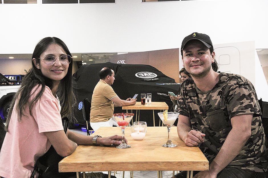 Anette Brambila y Misael Sahagún