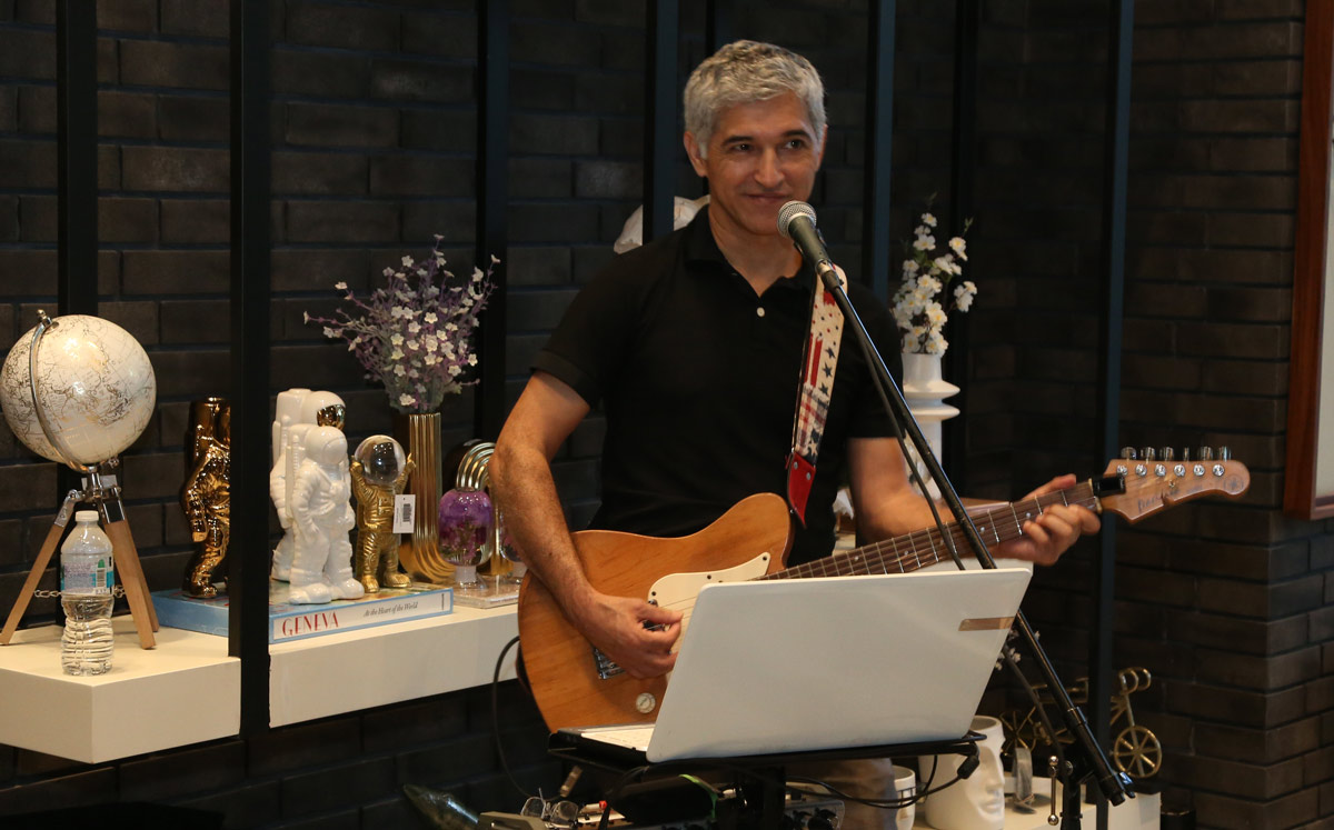 El ambiente musical estuvo a cargo de un guitarrista / Foto: Daniel Saldívar