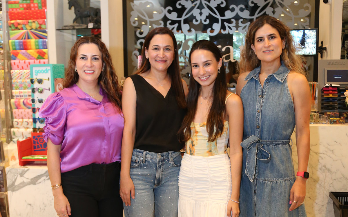 Michelle Andonie, Melissa Andonie, Cristy Sada y Mariana Andonie / Foto: Daniel Saldívar