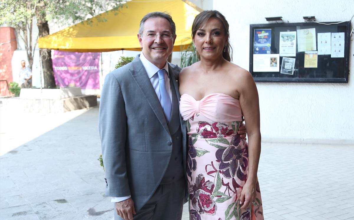 PAPÁS DEL NOVIO. Luis Zambrano y Adriana Valdés de Zambrano