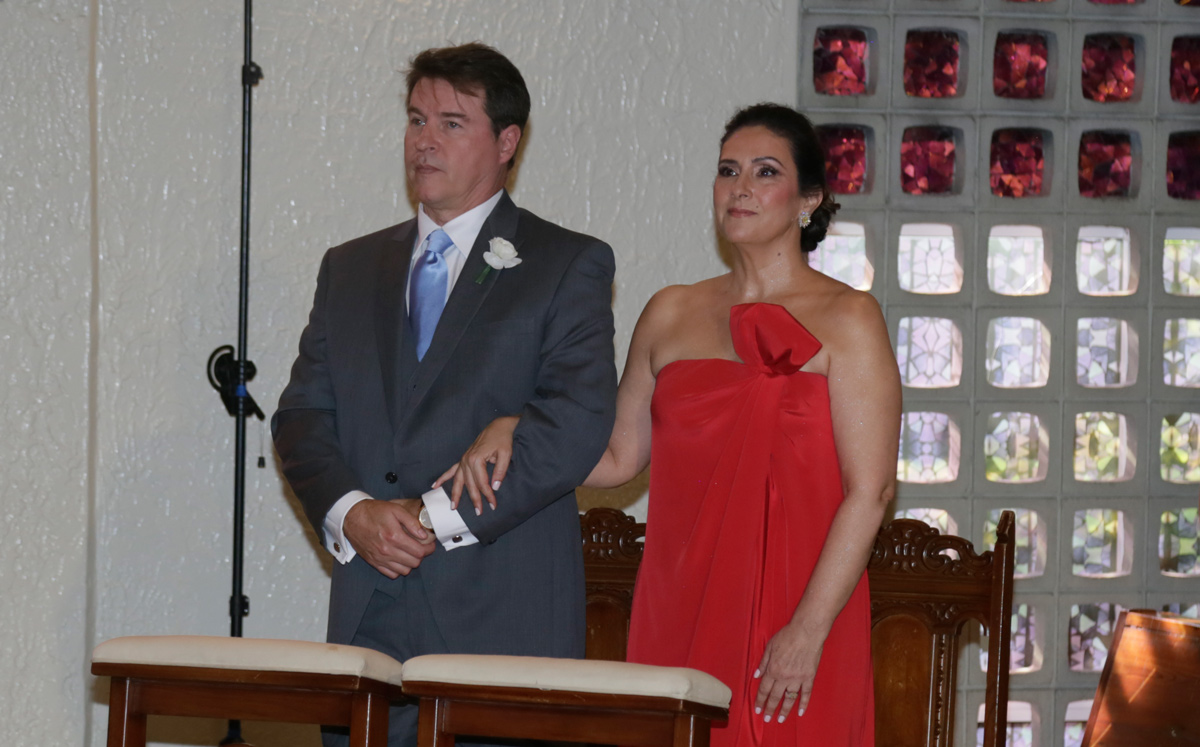 Papás del novio. Patricio Jiménez Barrera y Fernanda Milmo de Jiménez / Foto: Roberto Alvarado