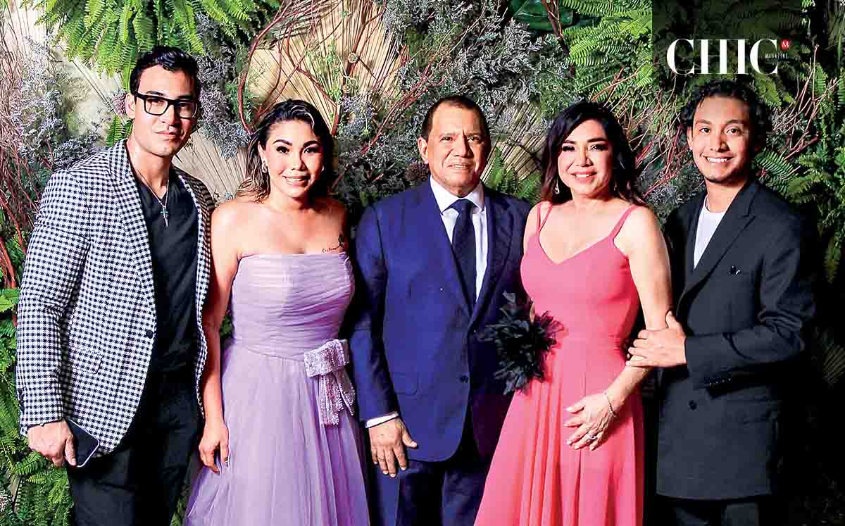 MAX SEGURA, LUCERO SEGURA, TELÉSFORO SEGURA, HORTENSIA DE SEGURA Y DANIEL SEGURA orgullosos de celebrar el 25 aniversario de COBSA