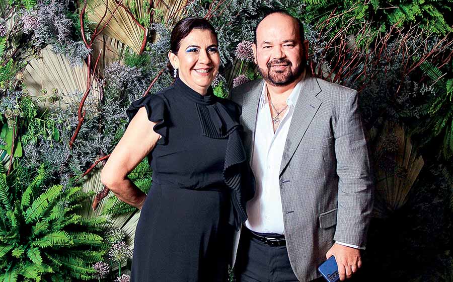 MARÍA DE JESÚS GÓMEZ Y ARTURO MEDINA disfrutaron de la interpretación del tenor Cosme Infante