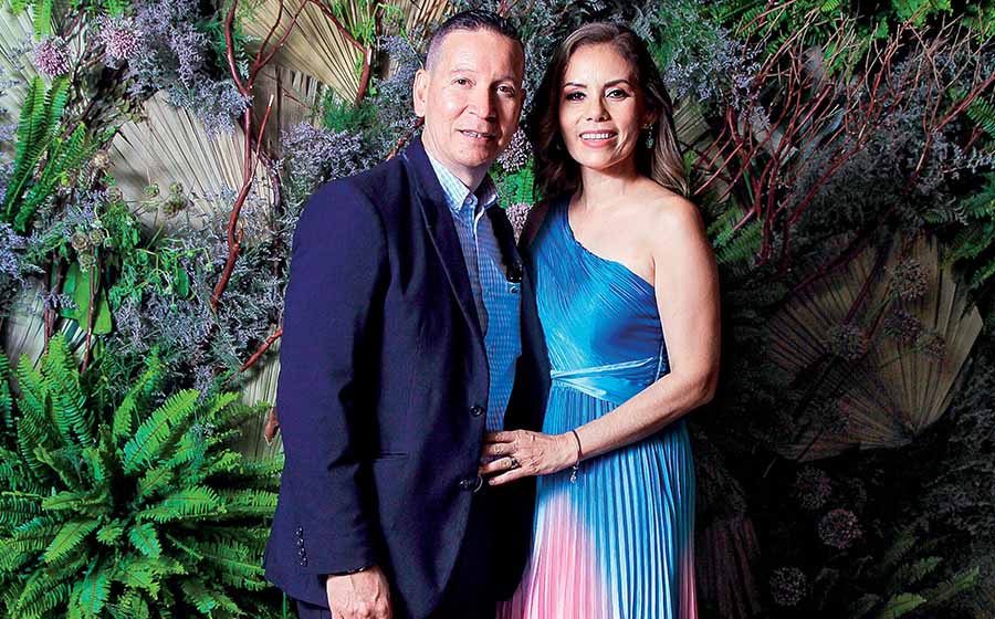 LUIS LEE Y MARISOL AGUIRRE disfrutaron de un delicioso postre de cheesecake de guayaba con dulce de leche y mil hojas de fresas con crema
