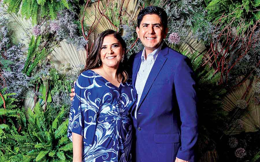 CLAUDIA BONILLA Y LUIS SEGURA llegaron con sus mejores outfits