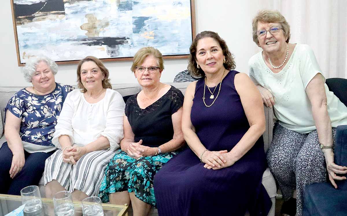 PIKI DE LATOFSKI, LUZ DE LATOFSKI, HILDA DE LATOFSKI, JUDITH ACEVEDO Y ANA MARÍA LATOFSKI felices de festejar junto a Ericka de su baby shower