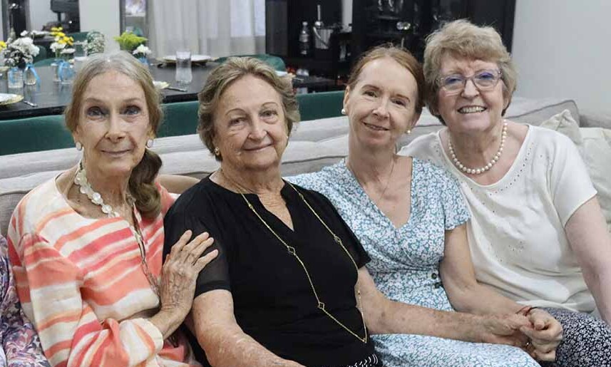 ANA KOTT, OLGA KOTT, JULIA LATOFSK Y  ANA MARÍA LATOFSKI degustaron de un delicioso pastel hecho por la bisacuela de José Andrés, Noriney de la Garza
