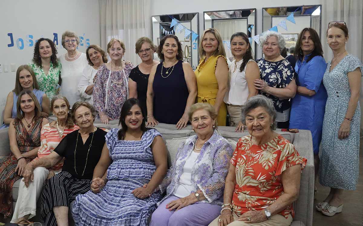 Invitadas del evento disfrutaron de la temática de mar