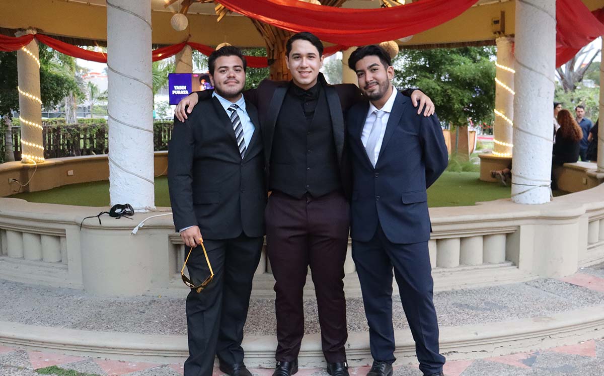 BRANDON VALDÉS, JEREMY NEDZELSKY Y JESÚS BARBOSA llegaron con sus mejores outfits al evento