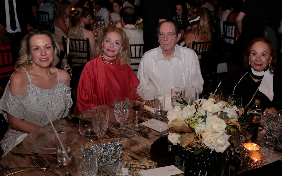 Lisa Cagnasso, Adriana Garza de Santos, Fernando Santos y Aurora Cantú de Cagnasso / Foto: Daniel Saldívar
