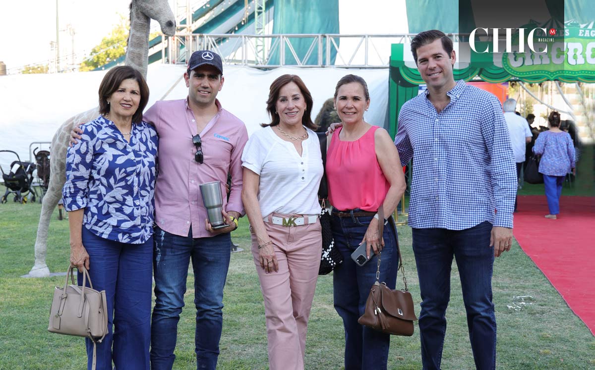 Nena, Beto, Pilar, Marcela y Carlos