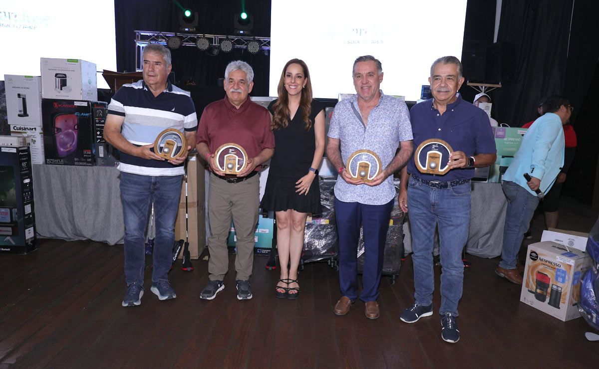 Segundo lugar. Iñaki, Salvador, Paulina, Rogelio y Gerardo