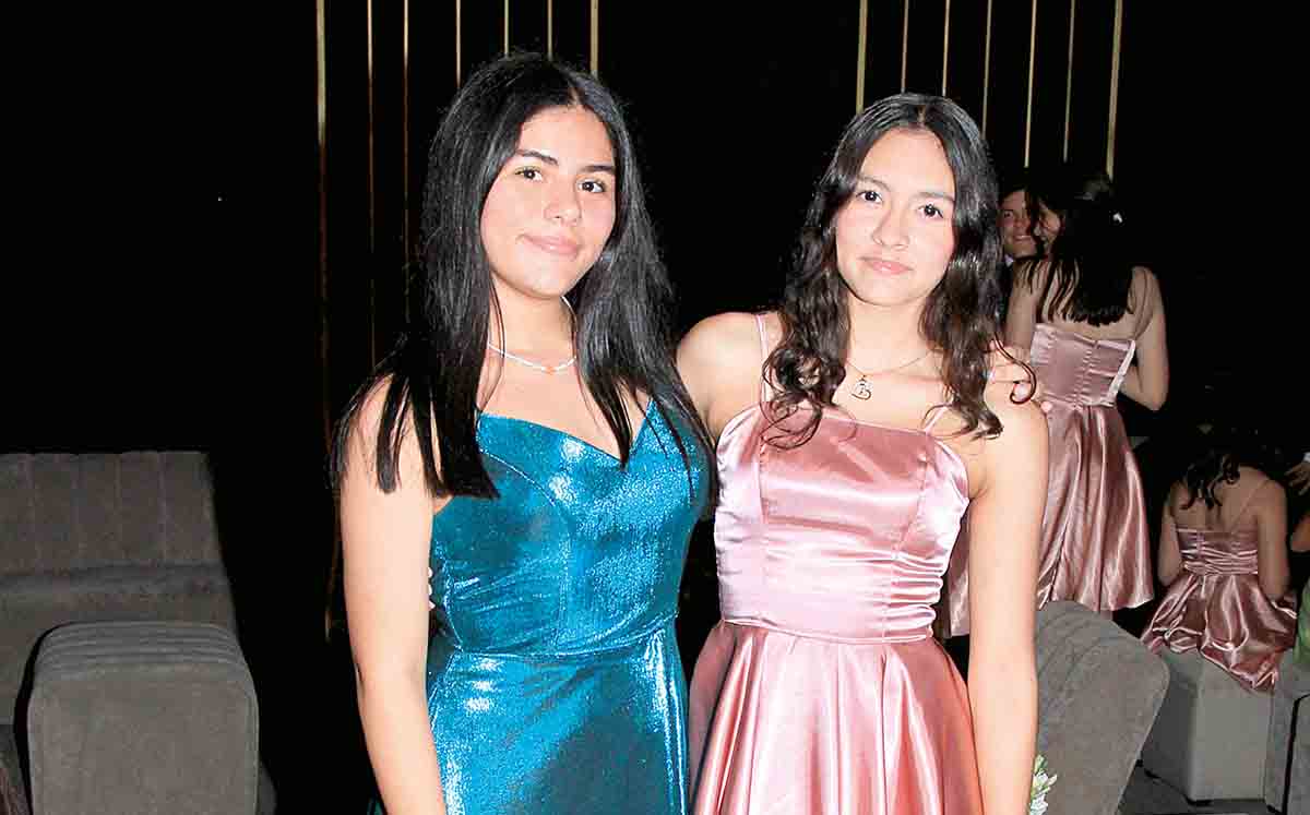 XIMENA DE LOS SANTOS Y ALIA BARREDA llegaron con sus mejores vestidos a la fiesta