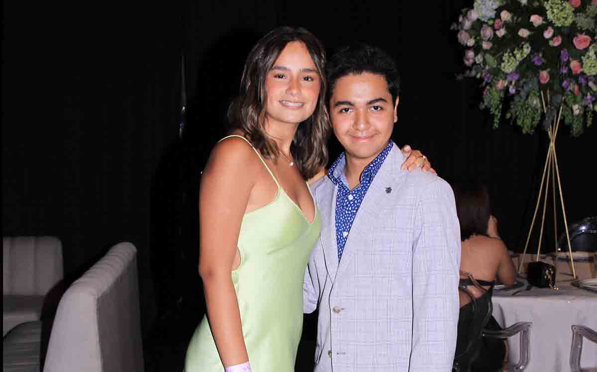 REGINA JUAREZ Y ERIK CUAN disfrutaron de un brownie de chocolate con frutos rojos y tiramisú de postre
