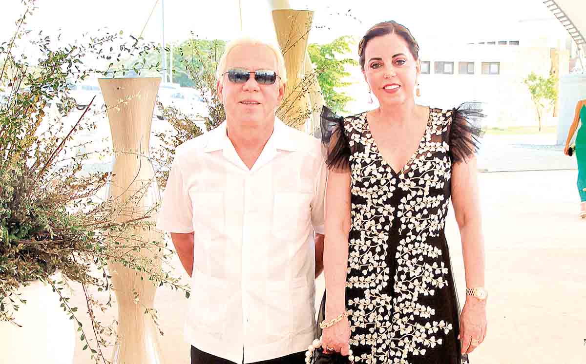 CARLOS BARREDA Y MARY CARMEN ESPADA disfrutaron de la música del DJ Kui