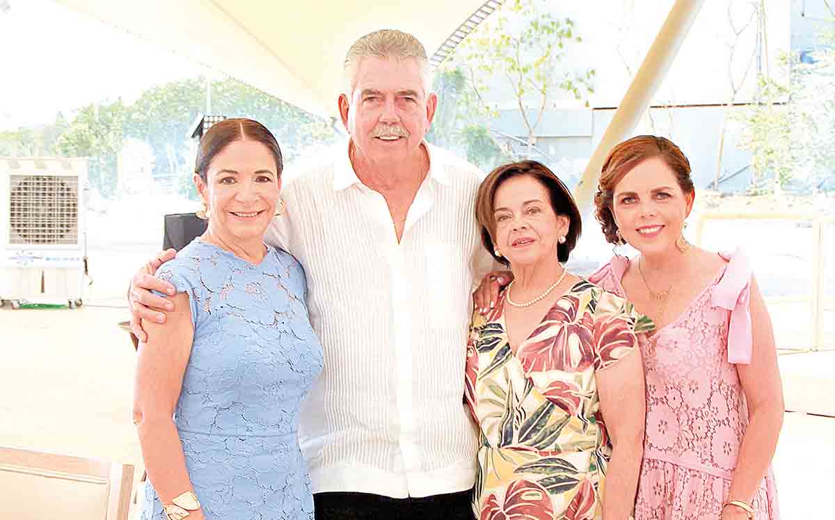 BETINA BOLADO, EDUARDO DE GORORDO, MARTHA CANTU Y MARTHA DE GORORDO disfrutaron de la música de Red Racoons