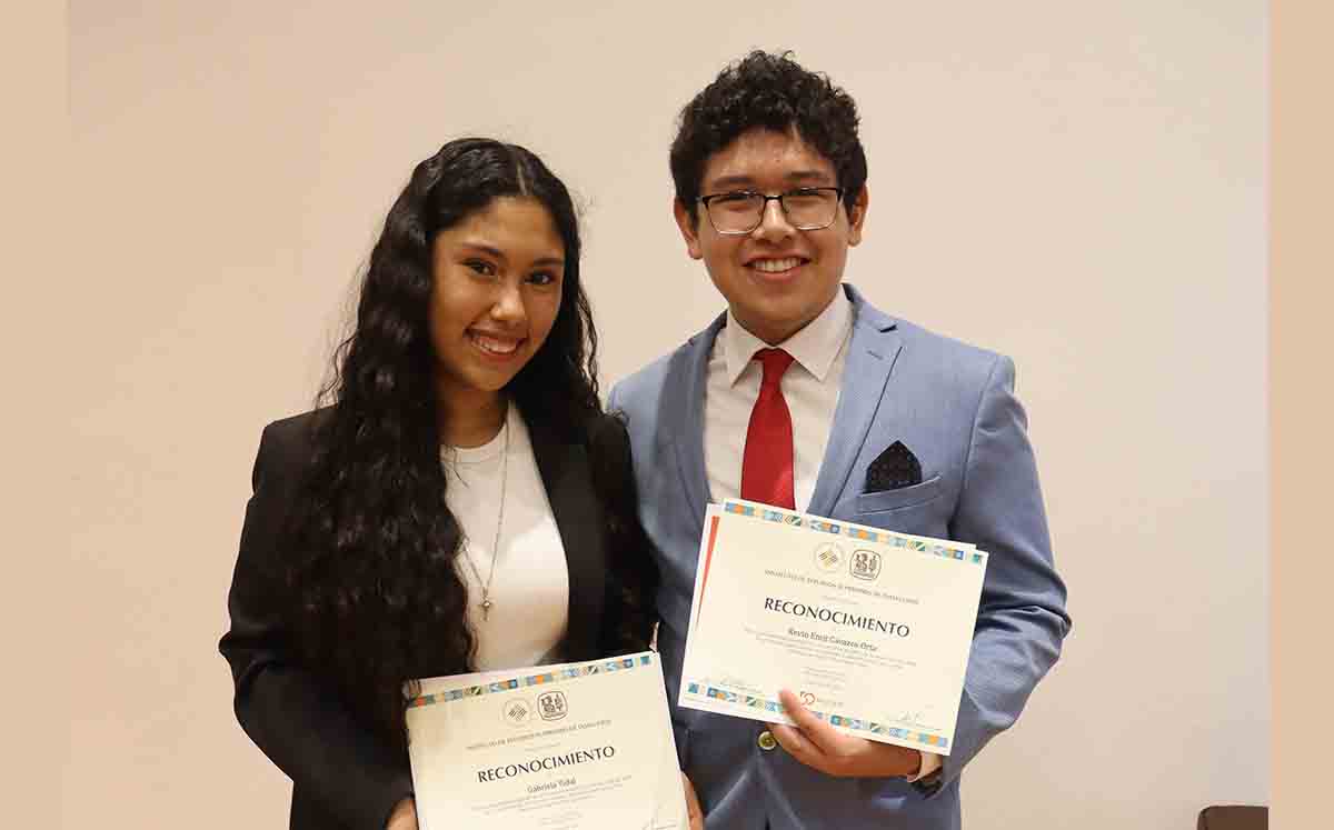 GABRIELA VIDAL Y KEVIN CAVAZOS recibieron sus reconociemientos