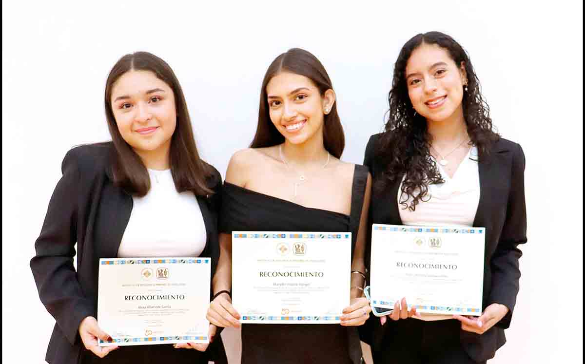 ALEXA OLLARVIDE, MARYFER INFANTE Y AMY JIMÉNEZ llegaron puntuales a la premiación
