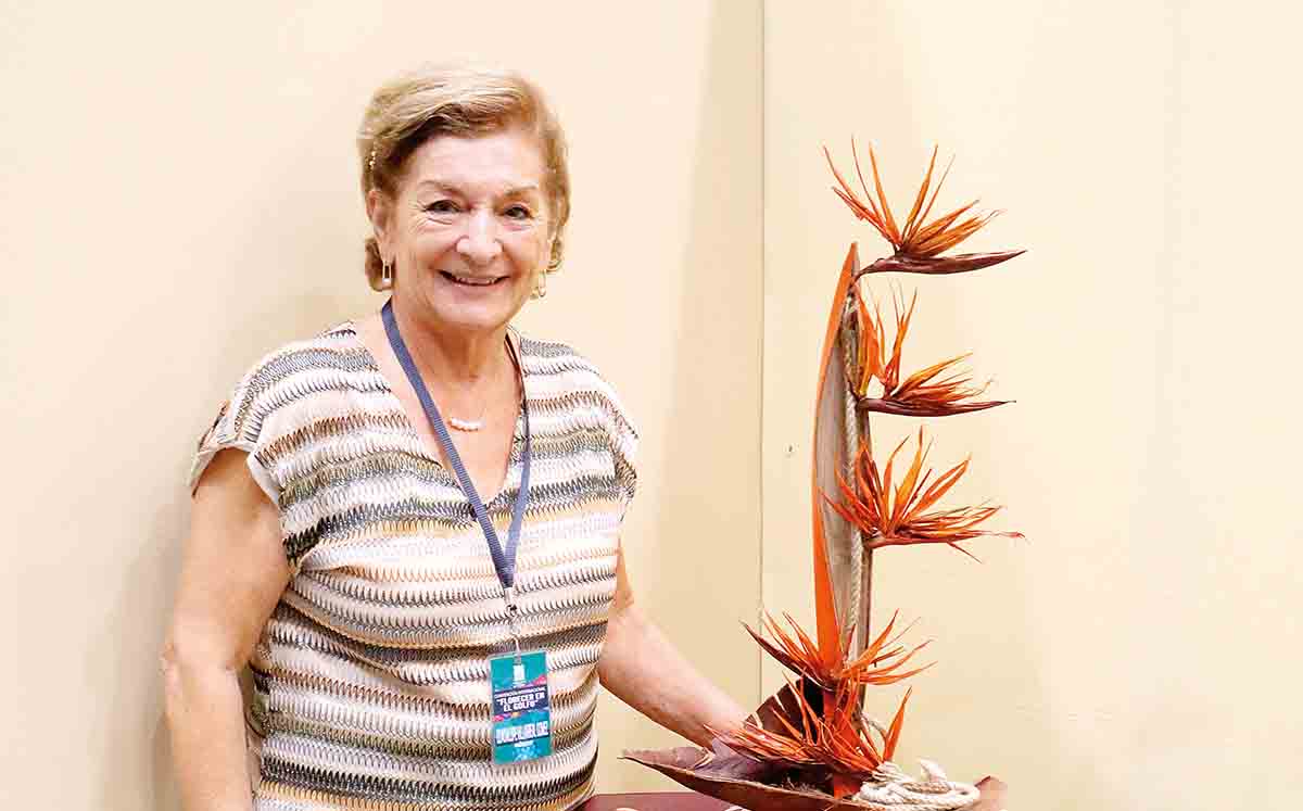 Los asistentes pudieron apreciar diferentes esculturas y creativos arreglos florales