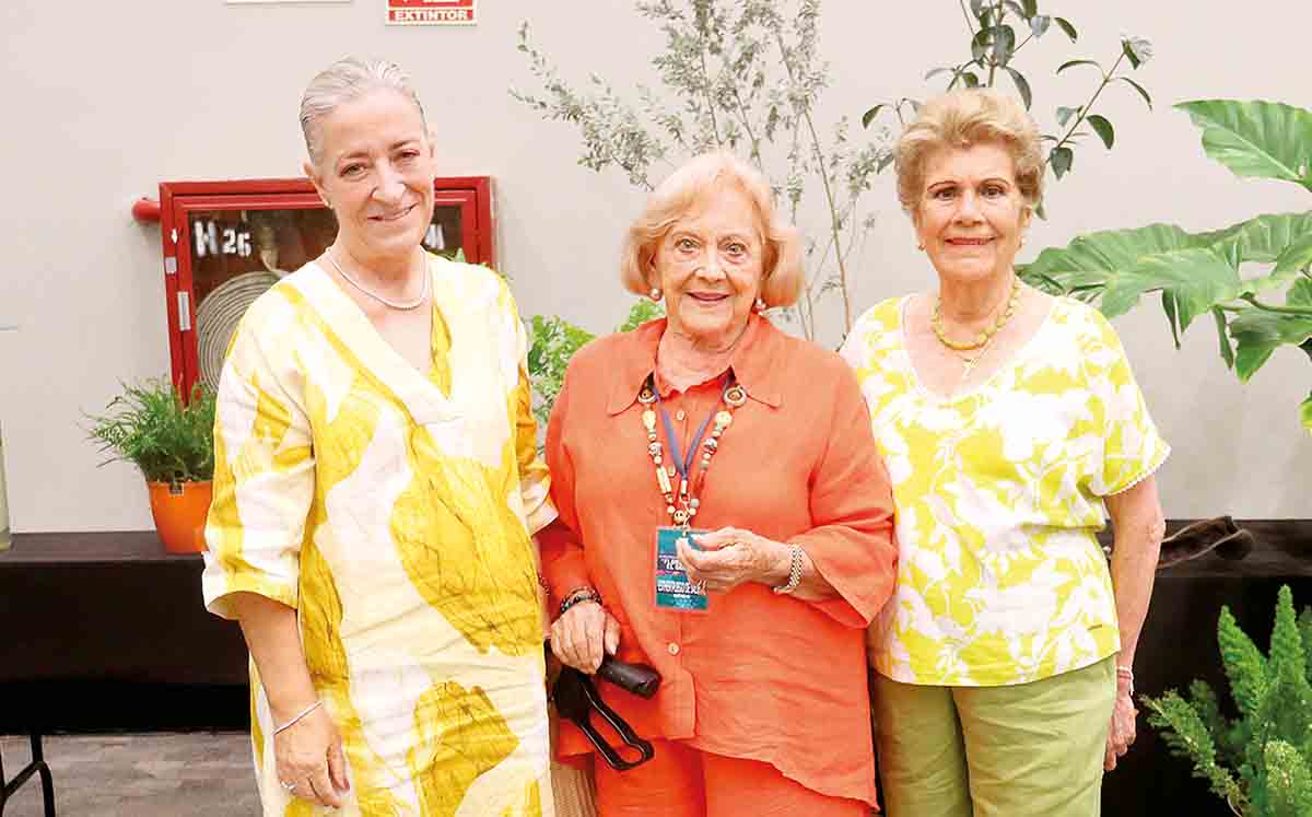 ESTHER SALINAS DE LA TORRE, ESTHER PLIEGO DE SALINAS E HILDA OSORIO nos regalaron sus mejores sonrisas