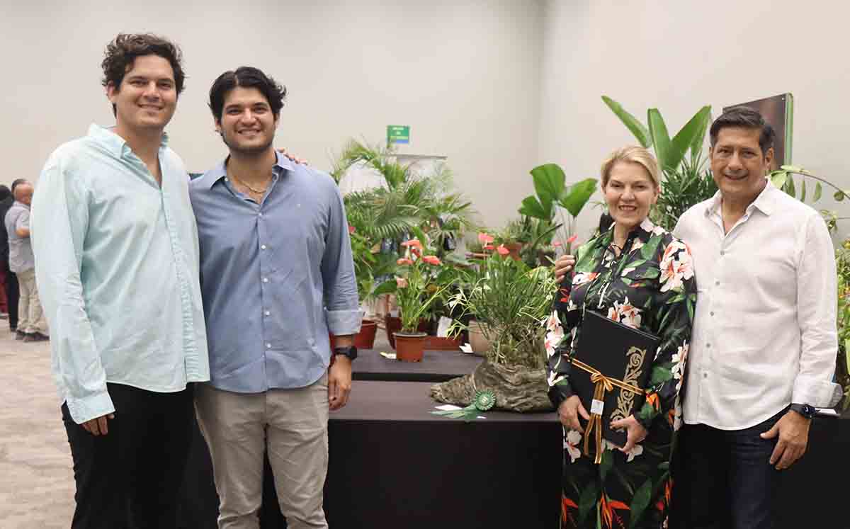 DIEGO TACEA, JORGE TACEA, ELVIRA DEL CAMPO Y JORGE TACEA felices de participar en esta exposición