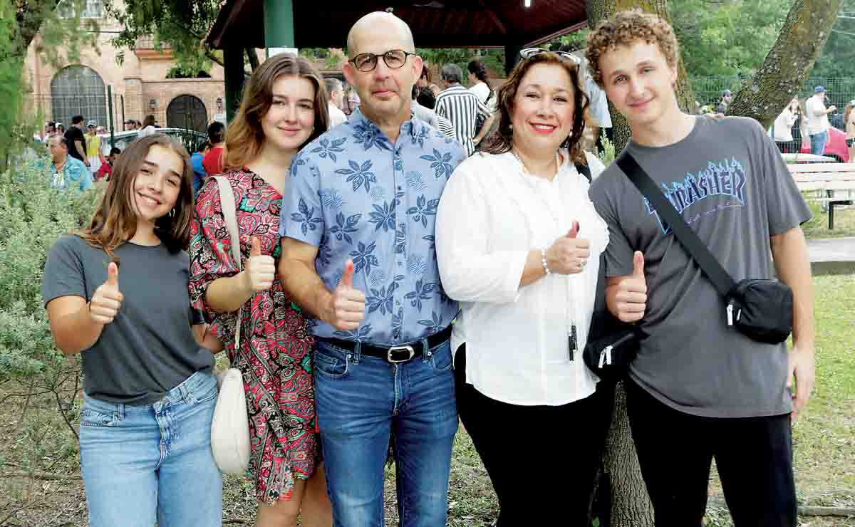 Arissa Fernández, Crista Fernández, Stefan Fernández, Lucy Taha de Fernández y Fiero Fernández / Fotos: Staff Chic