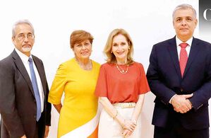 LUIS ALFONSO DÍAZ, MARÍA DE LOS ÁNGELES ROMERO, GLORIA SEPTIÉN Y HÉCTOR EDUARDO MELÉNDEZ fueron quienes le otorgaron los reconocimientos