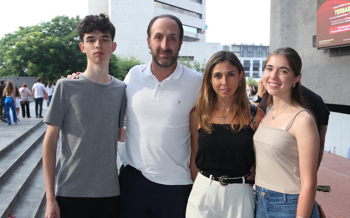 Mauricio Treviño, Mauricio Treviño, Mónica Sada y Valeria Treviño