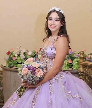 VIKA CLEMENTE la preciosa quinceañera