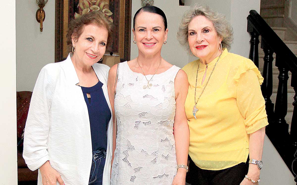 LILY DE MANZUR, MARICELA DE LARRAGA Y EVELYN MANZUR degustaron de un exquisito buffet mexicano a cargo de Total Party