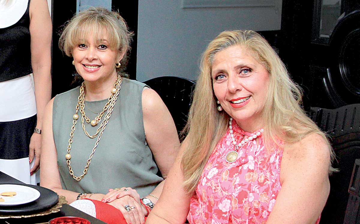 CHARY FERNANDEZ Y CLAUDIA MANZUR fueron recibidas por cócteles de piñas coladas y margaritas