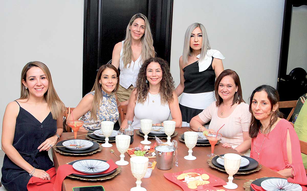 Invitadas del cumpleaños llegaron con sus mejores outfits