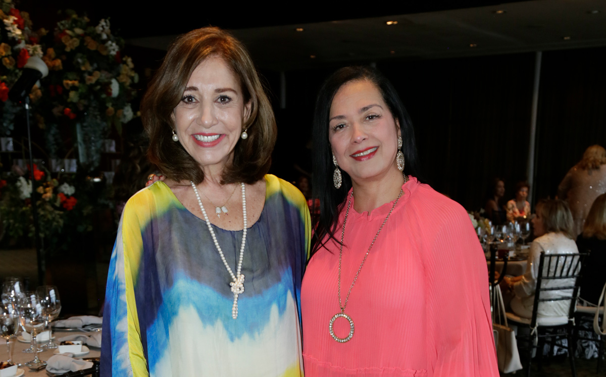 Cecilia Sojo y Mireya Montemayor de Pérez-Salinas / Foto: Omar Valdez