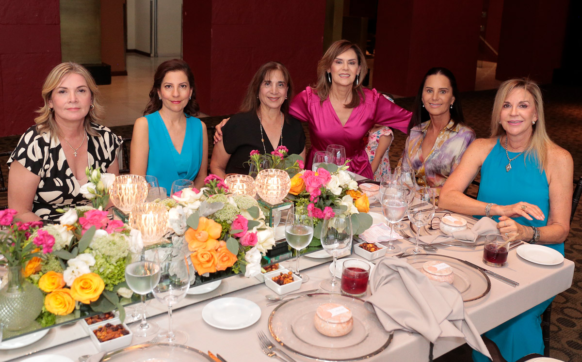 Norma Delfín, Karla Marcos, Lucía Torres, Anna María González, Adriana González y Mónica Guerra / Foto: Daniel Saldívar