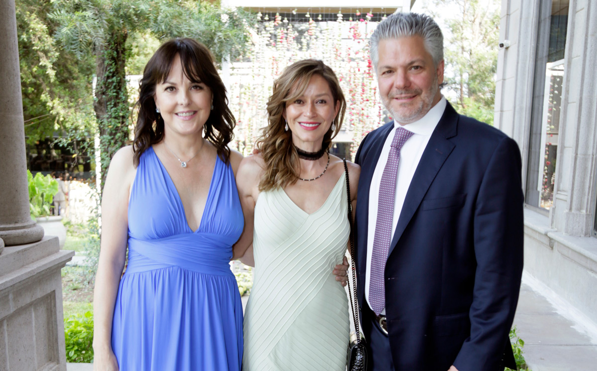 Yamile Valencia, Analee Welsh de Hadjopulos y Dimitri Hadjopulos / Foto: Omar Valdez