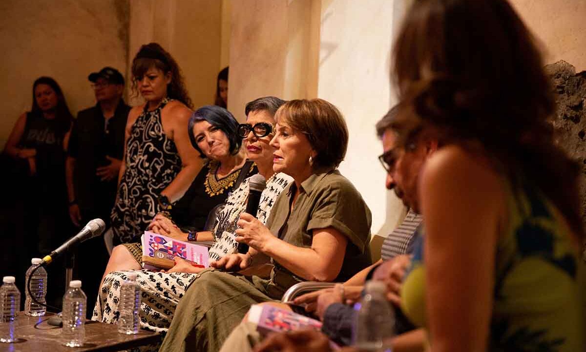 La presentación se llevó a cabo en la cafetería-librería Profética