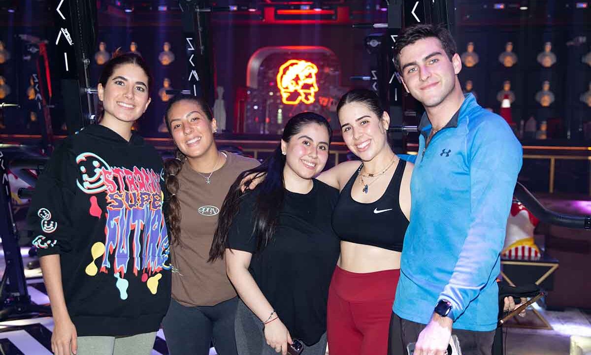 Amanda Romano, Nicole González, Fernanda Romano, Cristina Benau y Emilio Loy
