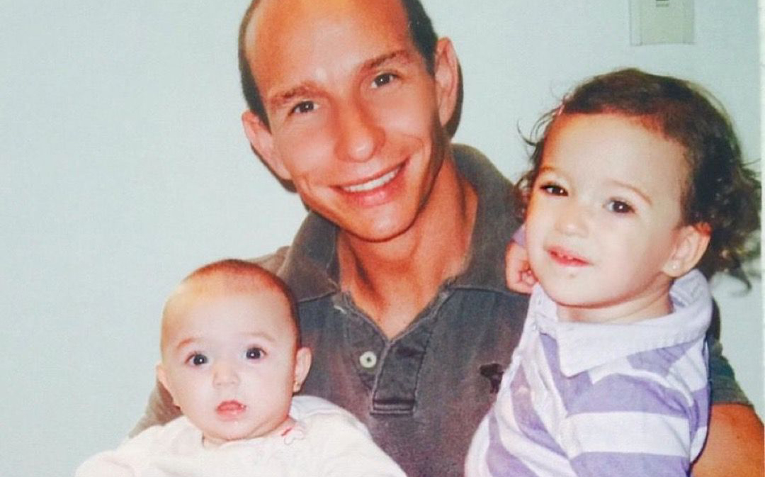 A Erik, la paternidad también le ha servido para entender a sus propios padres y tratar de corregir algunos patrones de conducta.