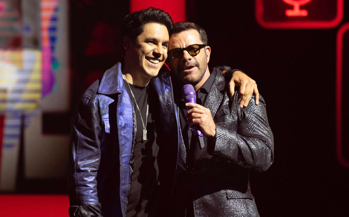 El actor y cantante tiene cinco hijos con Bibi Gaytán y juntos han formado una de las parejas más estables del medio artístico mexicano.