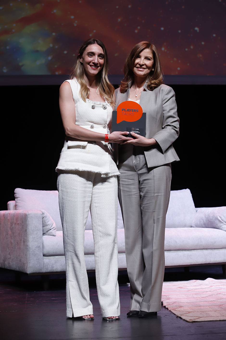 Fernanda Godínez y Carmen Villarreal