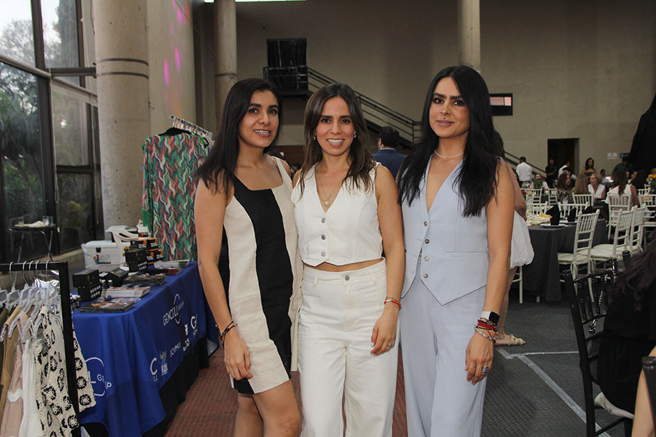 Lucy Román, Liz Román y Mayra Román