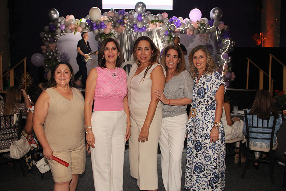 Mirey Ornelas, Bertha Coll, Paty Mercado, Lupita Iglesias y Martha Rodríguez