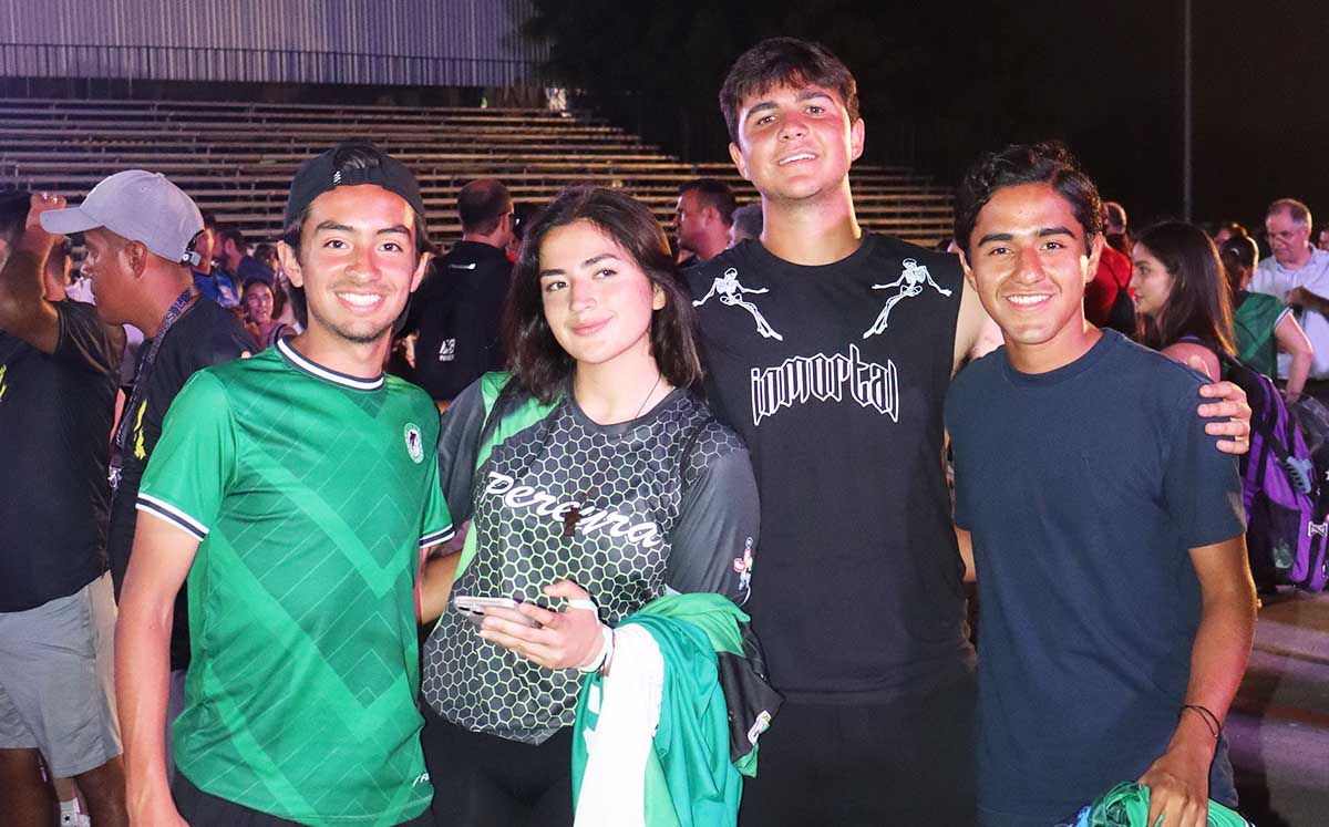 JORGE CEREZO, JULIA DE SANTIAGO, JUAN DIEGO ACOSTA Y MAURICIO OROPEZA nos regalaron sus mejores sonrisas en la clausura de los Juegos Interjesuíticos