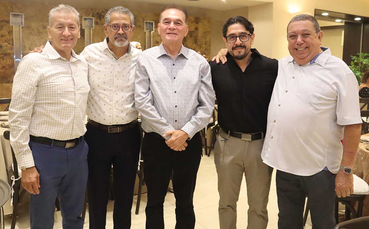 Asistentes degustaron de suprema de ave con guarnición de verduras y un delicioso pastel de vainilla
