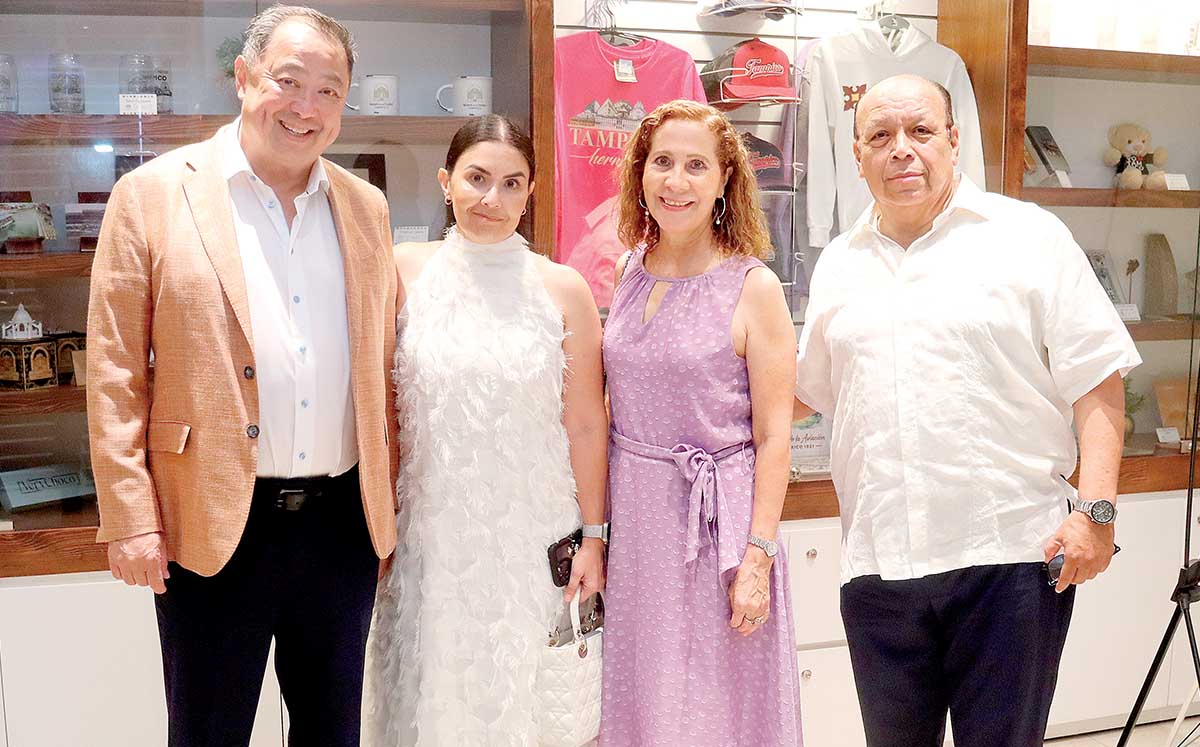 LUIS MIGUEL CHONG, MELISA SOBRINO, EDELMIRA DEL ÁNGEL Y GABRIEL MÉNDEZ disfrutaron del increíble concierto de Xavier Gibler llamado 50 Años Contigo