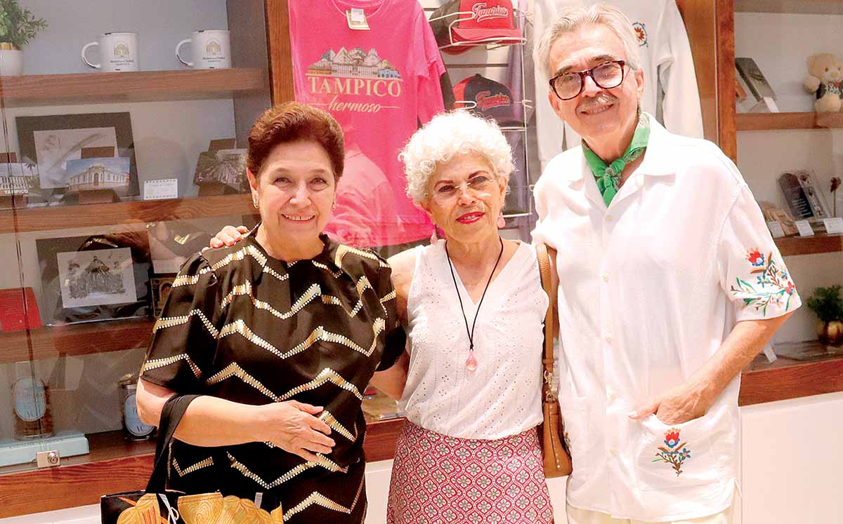 OLGA RUIZ GARZA, ANA LAURA BARREDA Y JAVIER ÁLVAREZ quedaron fascinados con el concierto 50 Años Contigo de Xavier Gibler