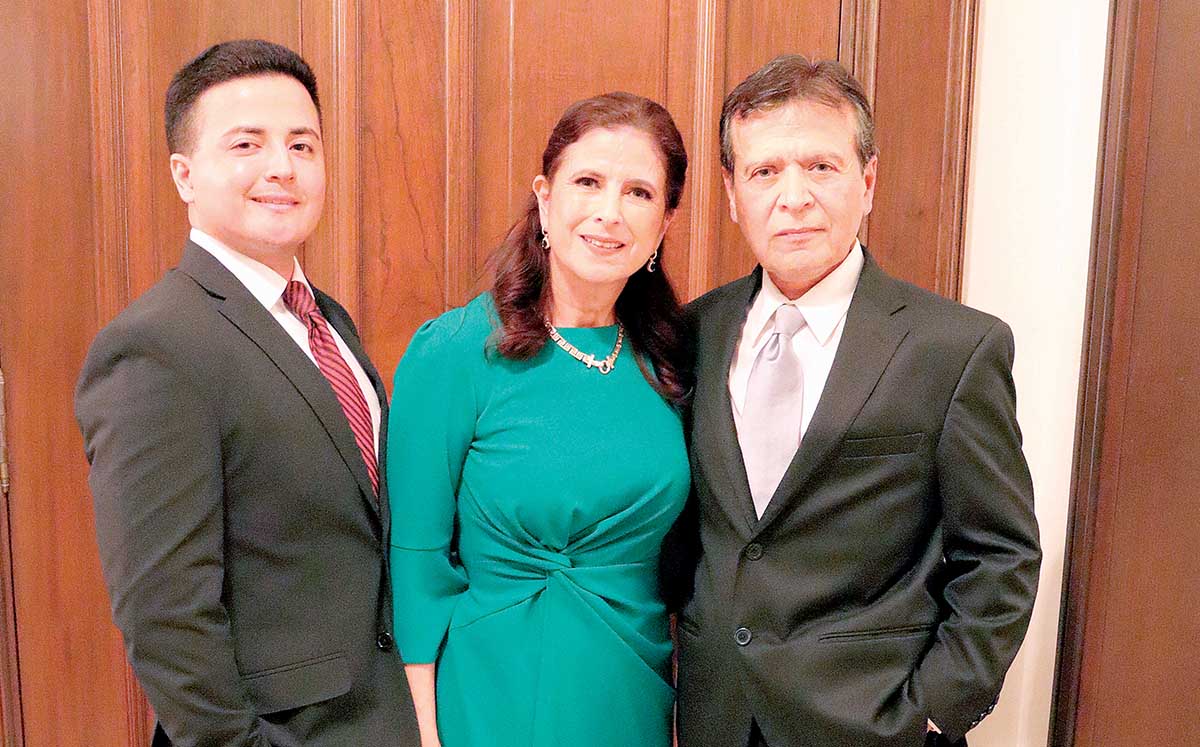 LEONEL GARZA, MAGUE DE GARZA Y JAIME LEONEL GARZA llenaron de buenos deseos a los próximos esposos
