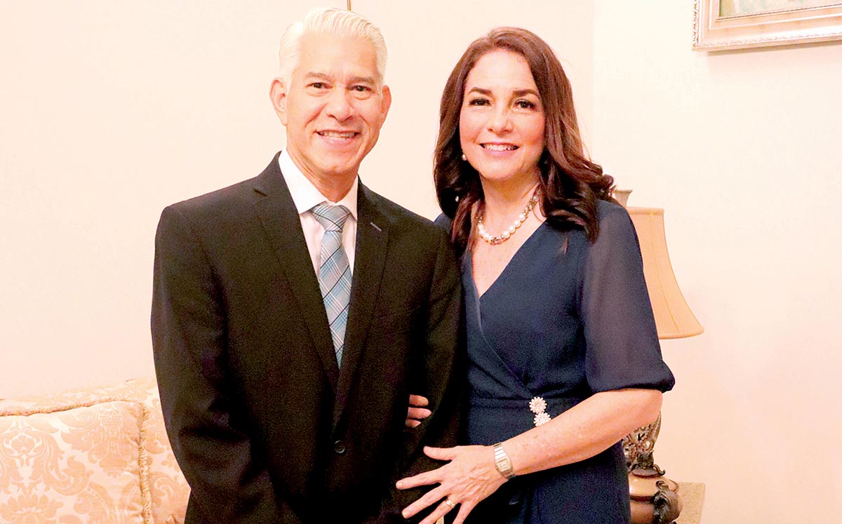 LUIS PLAZA Y CAROLINA MOLINA llegaron puntuales a la pedida