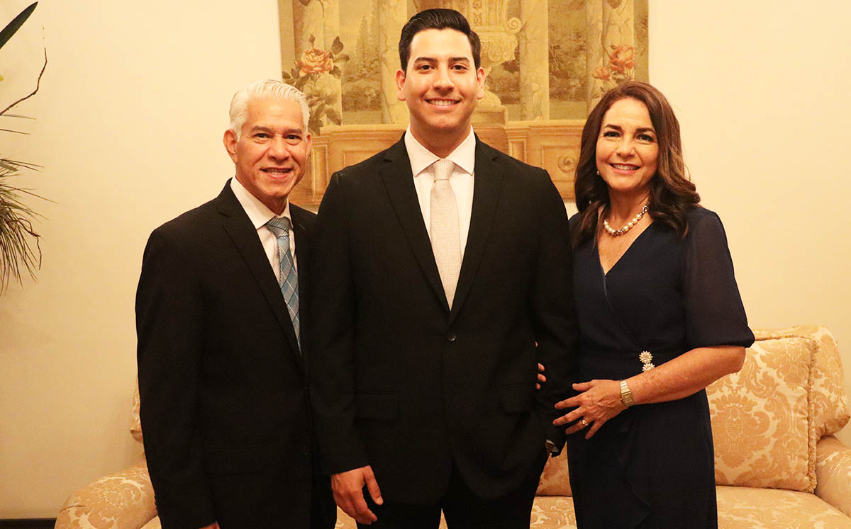LUIS PLAZA,  LUIS GERARDO PLAZA Y CAROLINA MOLINA encantados con esta unión